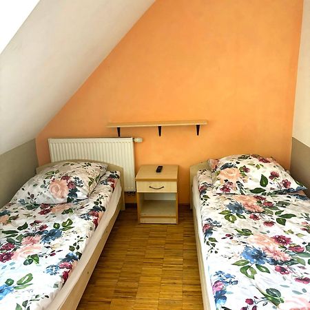 Hostel Nuove Frontiere Nysa Exterior foto