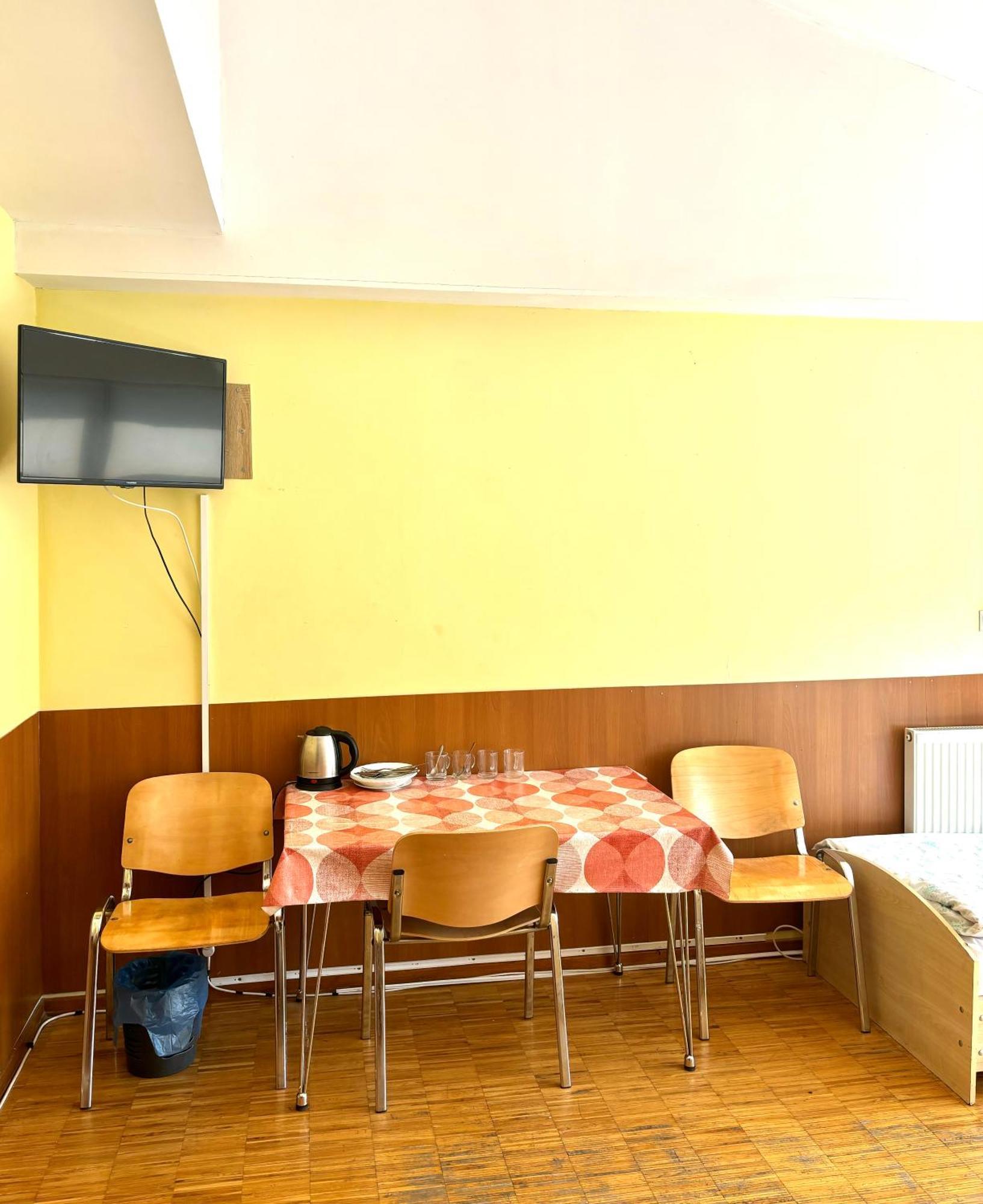 Hostel Nuove Frontiere Nysa Exterior foto